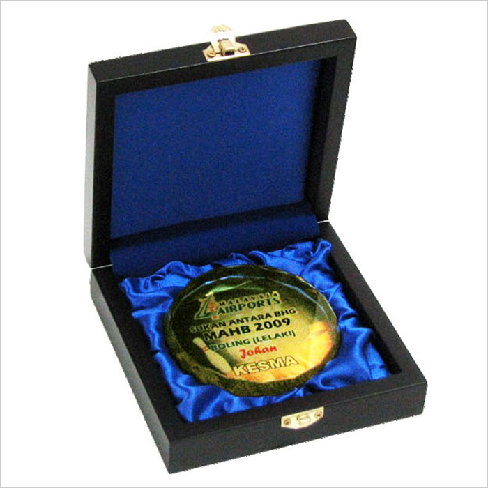 Songket Wooden Box With Crystal Medal